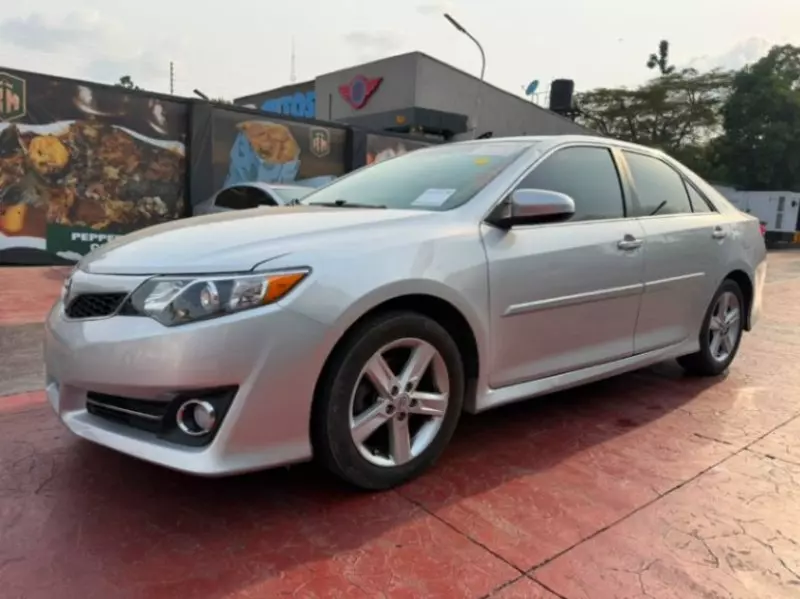 Toyota Camry   - 2013