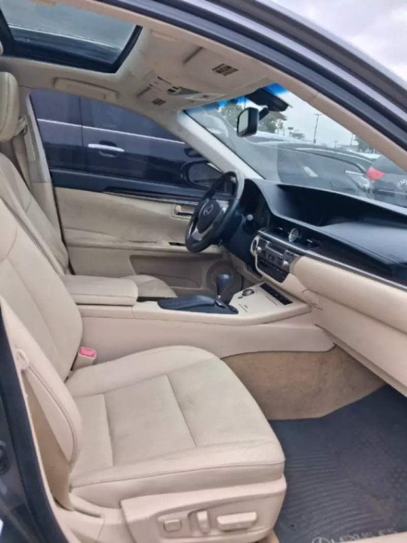Lexus ES   - 2014