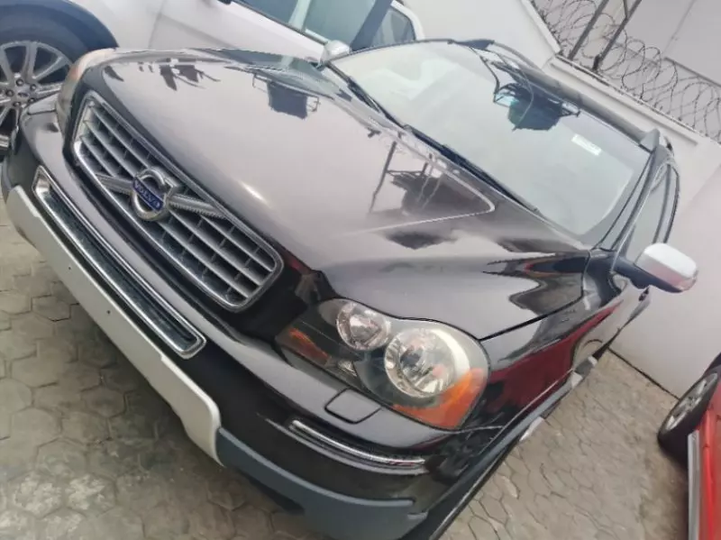 Volvo XC90   - 2011