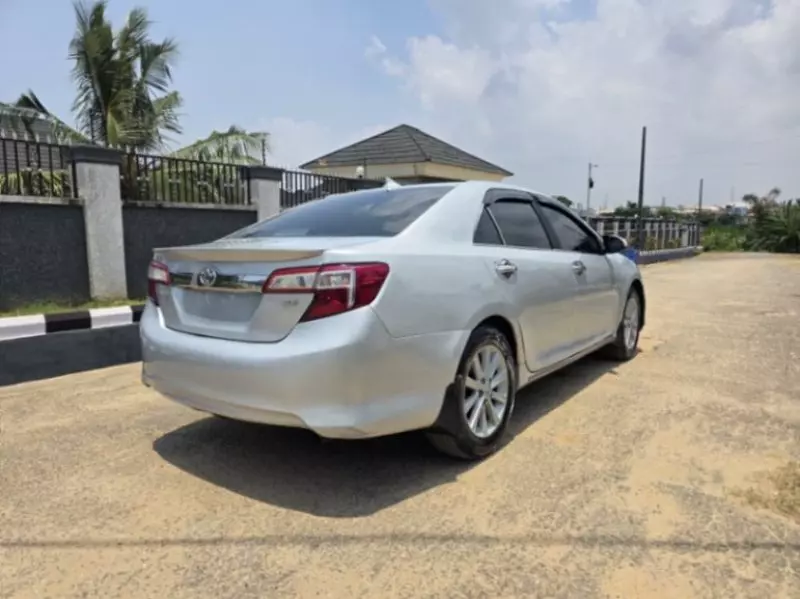 Toyota Camry   - 2012