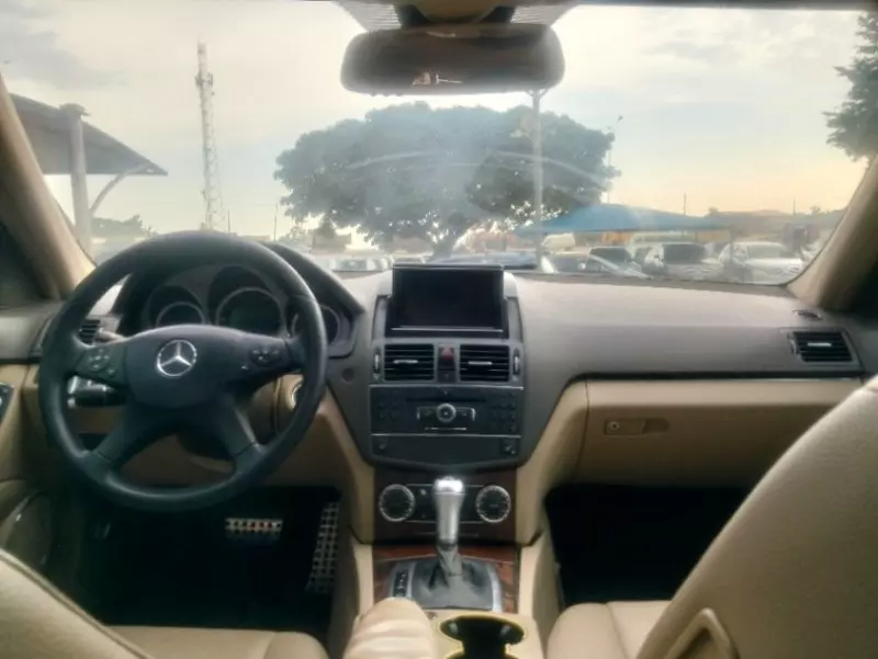 Mercedes-Benz C-Class - 2010