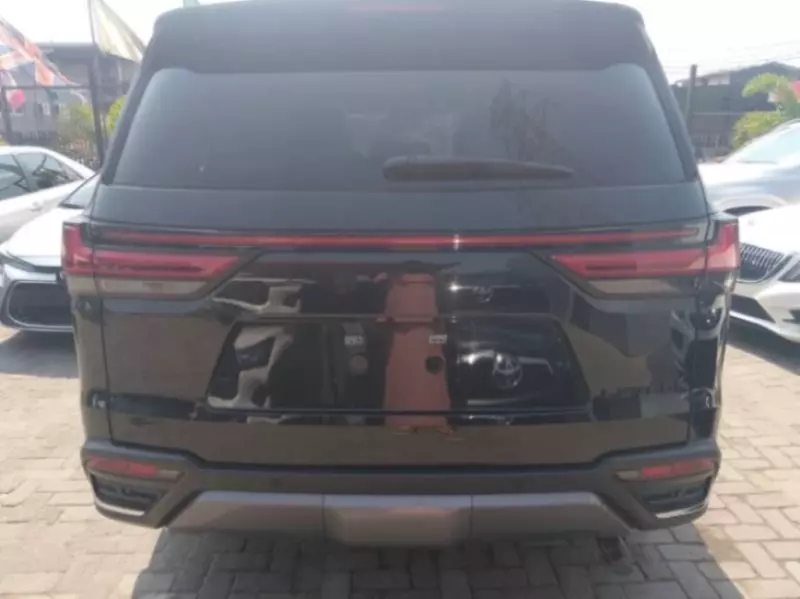 Lexus LX   - 2025