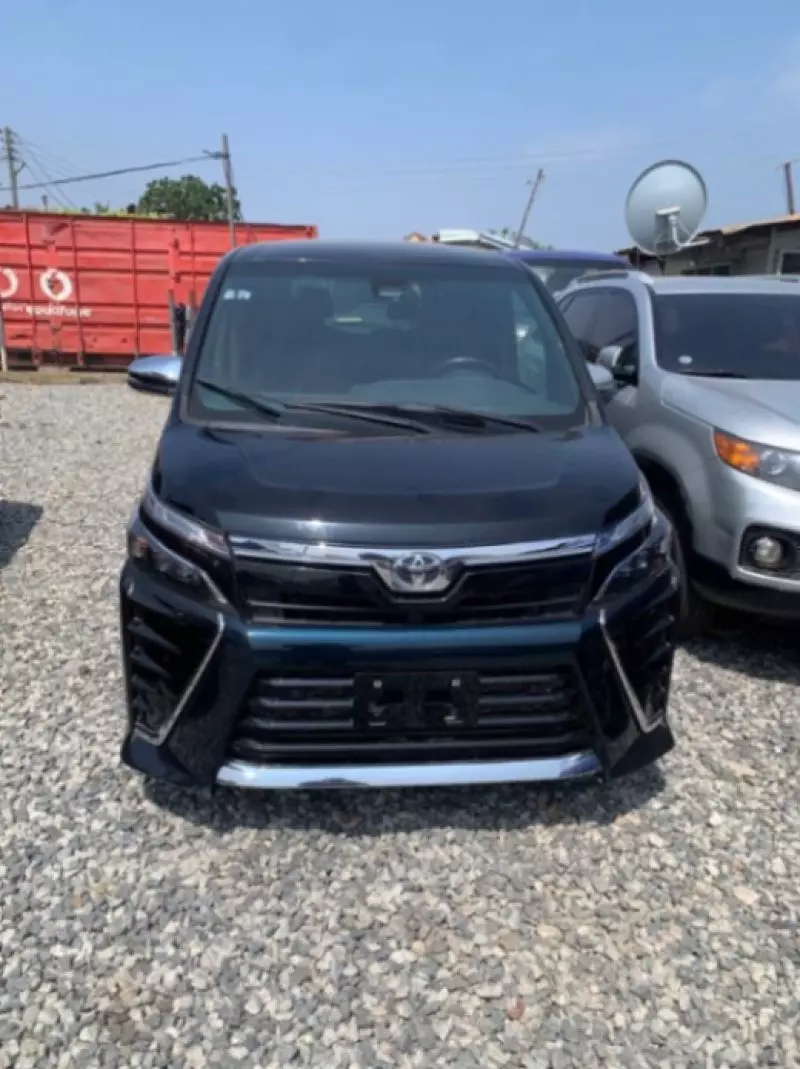 TOYOTA Voxy    - 2020