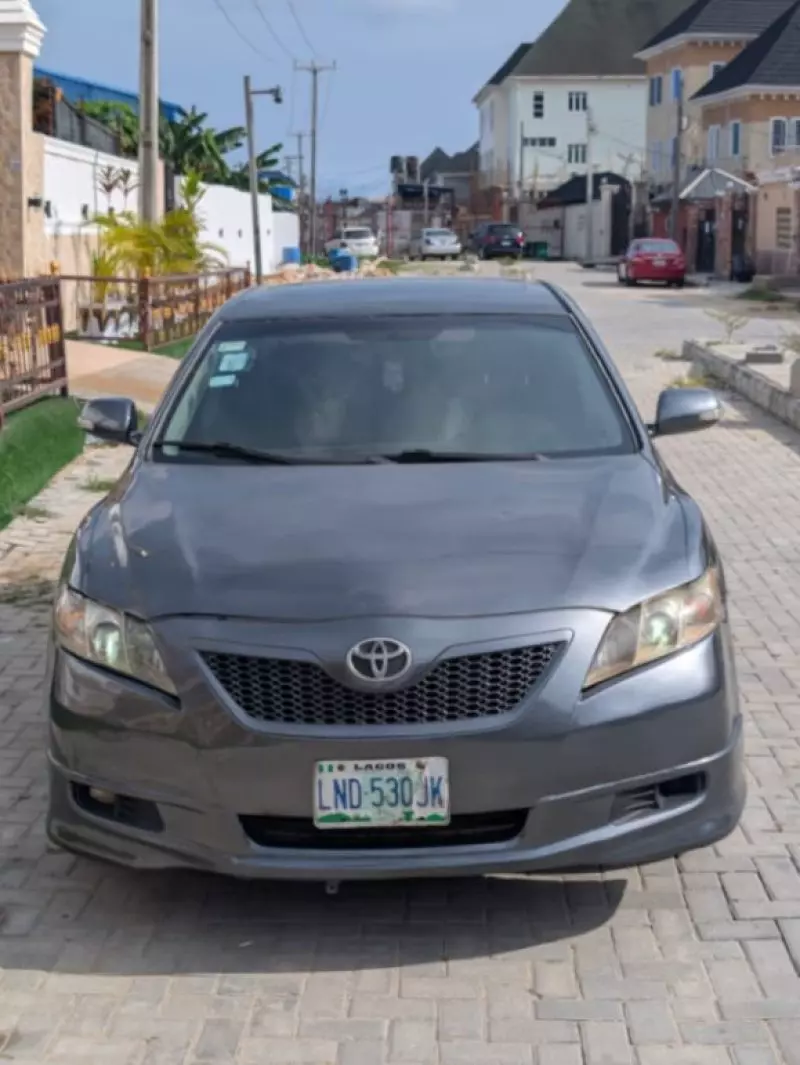 Toyota Camry - 2009