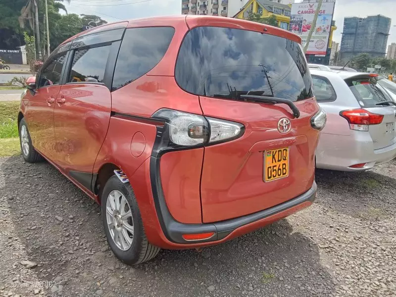 TOYOTA Sienta - 2016