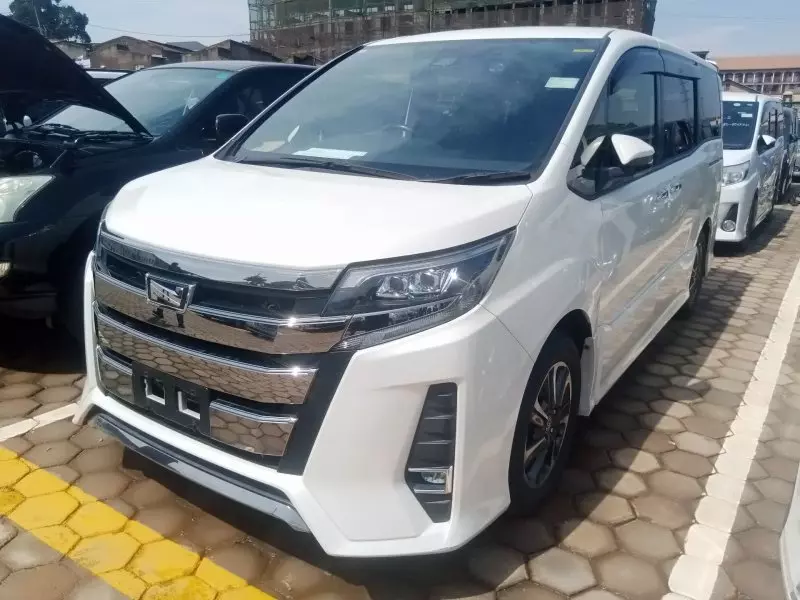 Toyota Noah - 2017