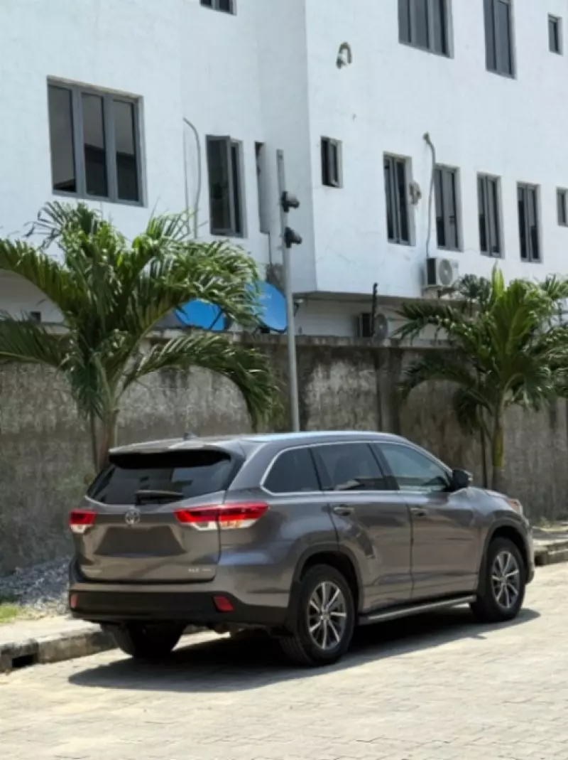 Toyota Highlander   - 2017