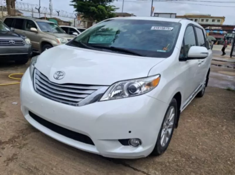 Toyota Sienna   - 2013