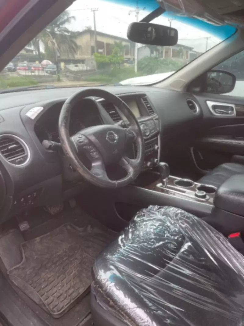 Nissan Pathfinder - 2014