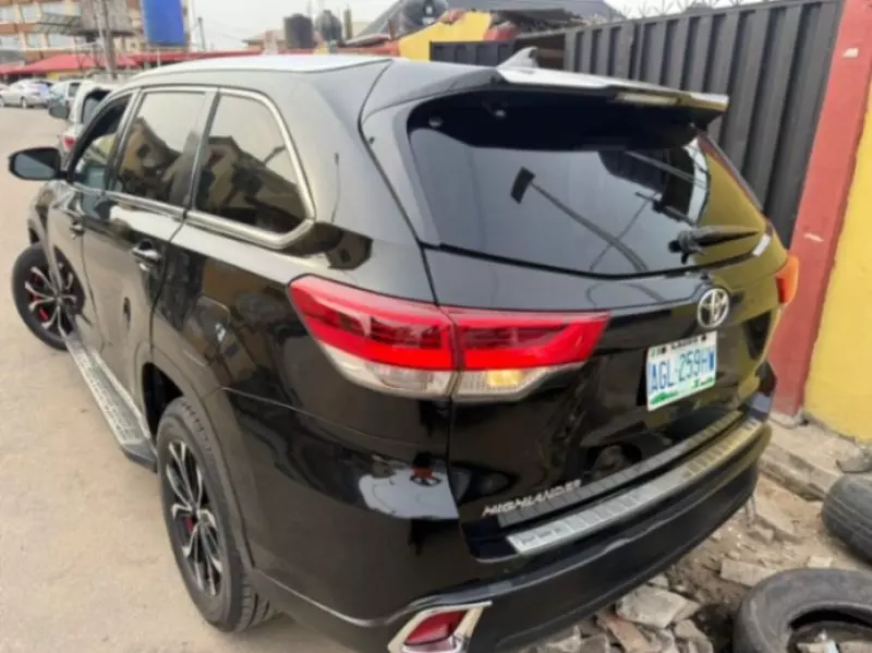 Toyota Highlander   - 2017