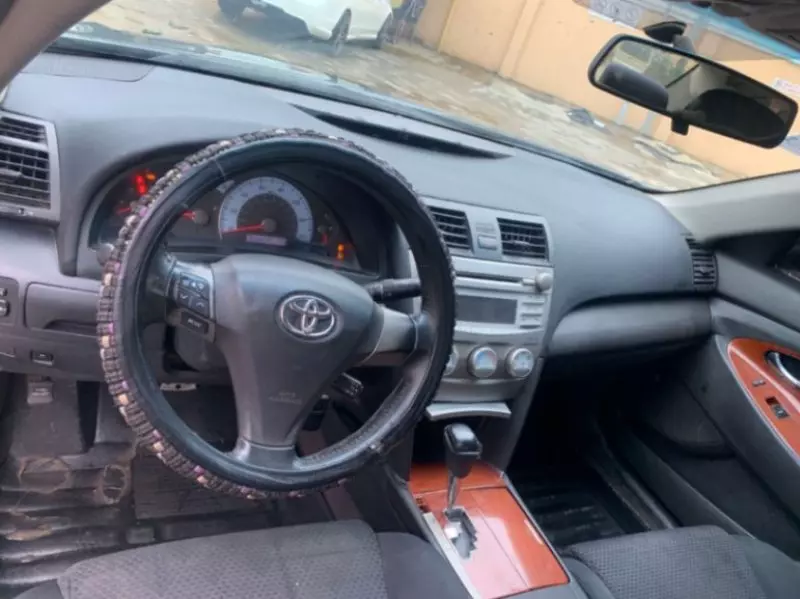 Toyota Camry   - 2010