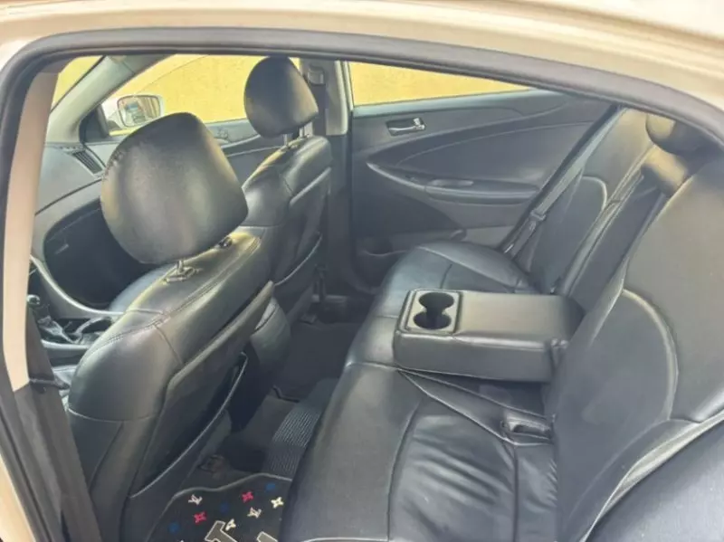 Hyundai Sonata   - 2012