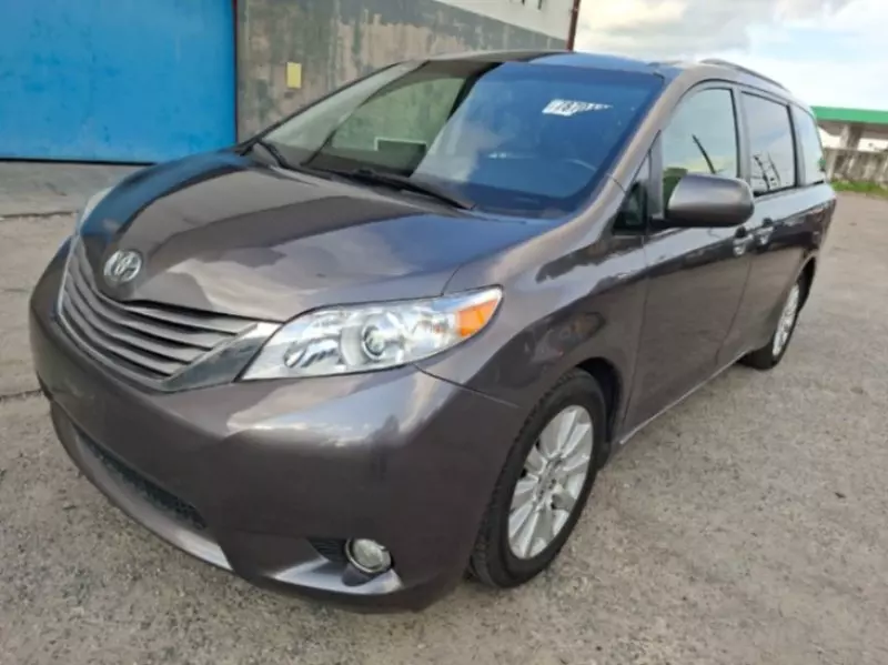 TOYOTA Sienna   - 2017