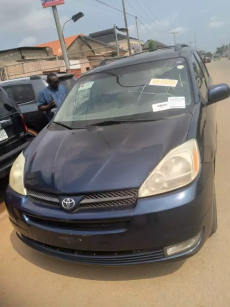 Toyota Sienna   - 2005