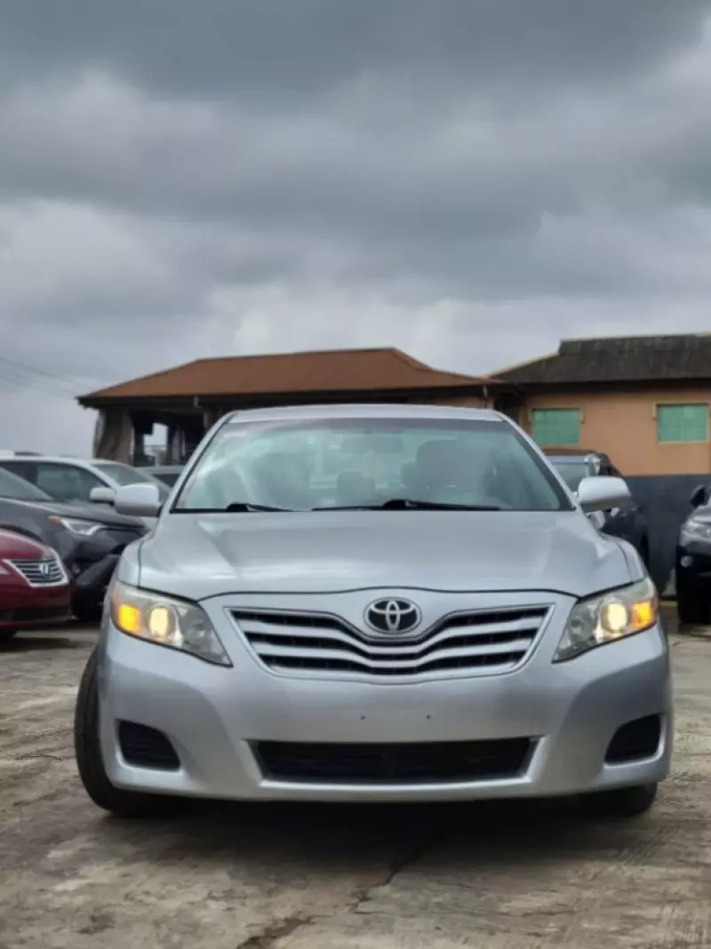 TOYOTA Camry   - 2010