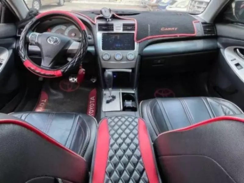 Toyota Camry   - 2010