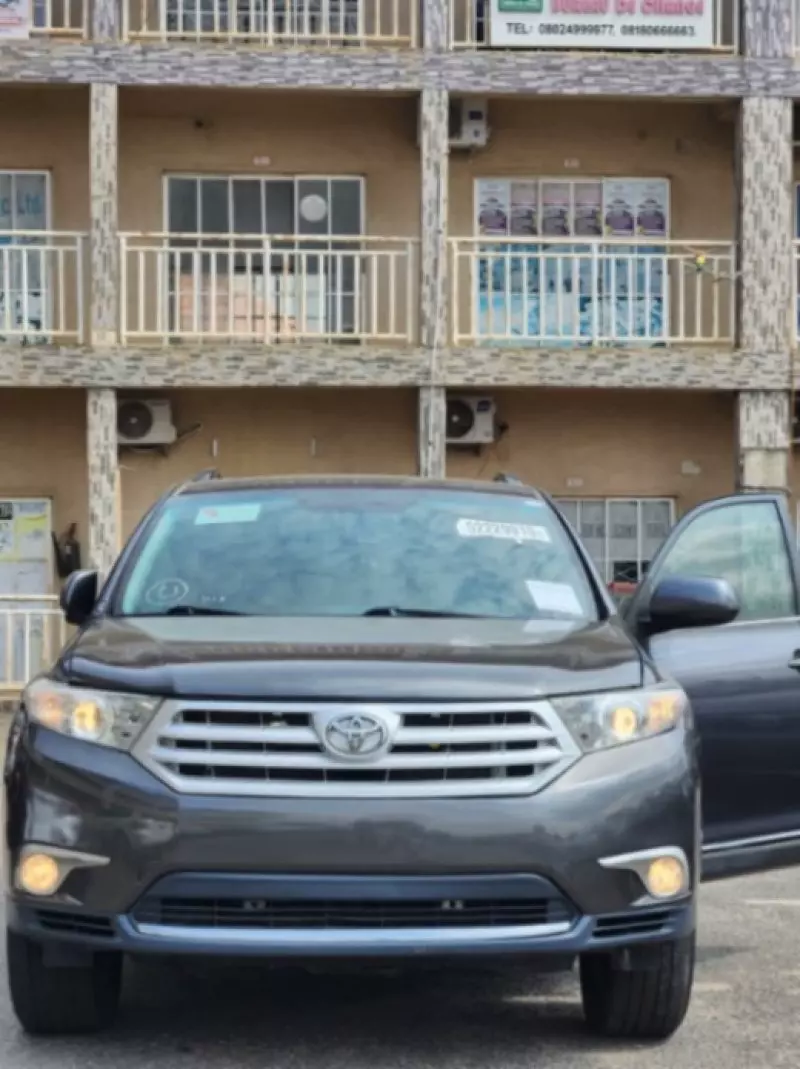 Toyota Highlander   - 2013