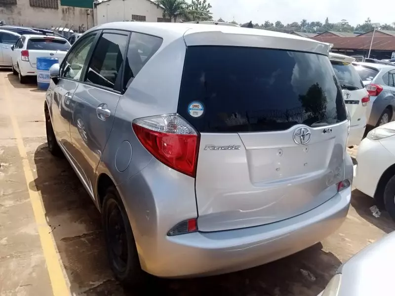 Toyota Ractis   - 2013