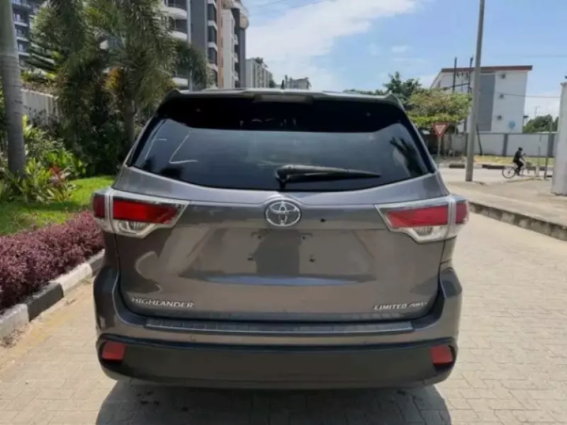 TOYOTA Highlander   - 2016