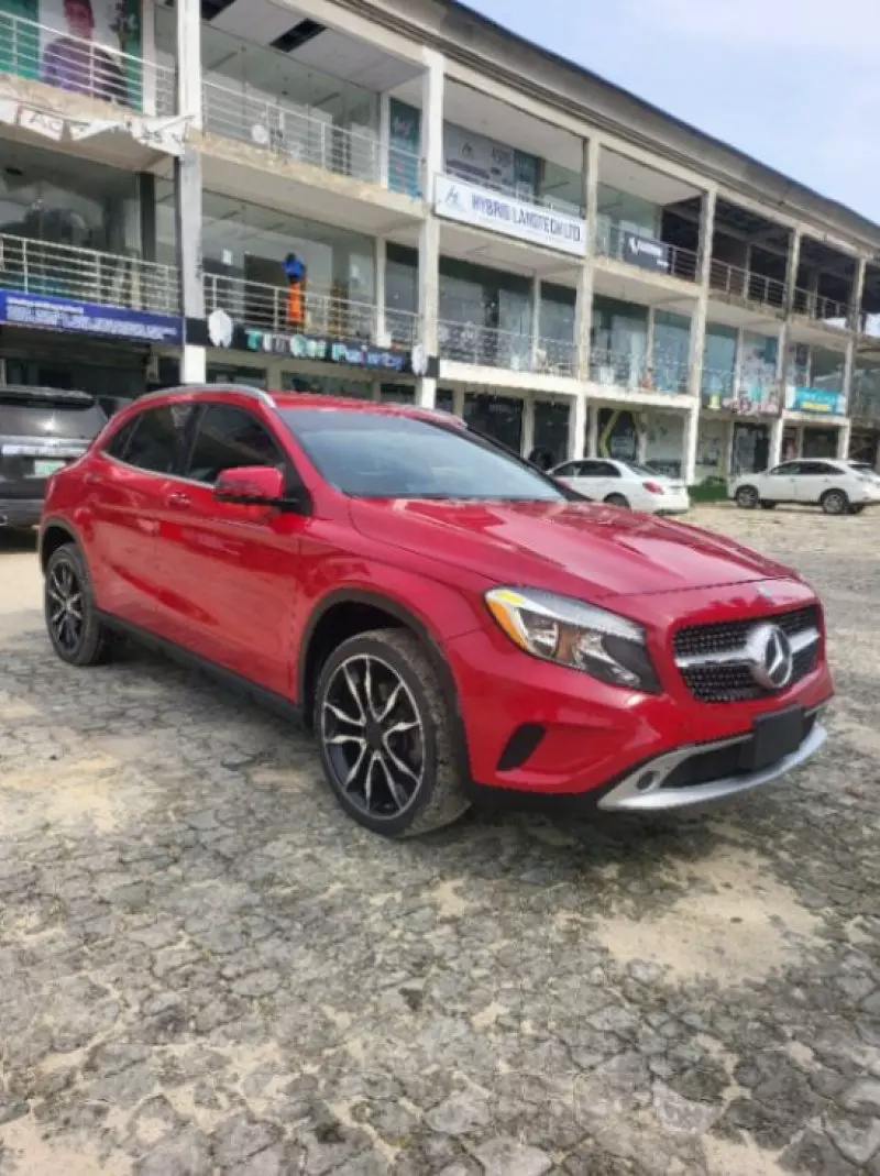 Mercedes-Benz GLA-Class   - 2015