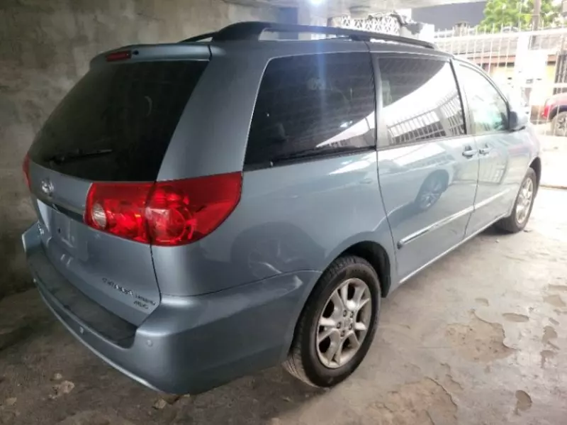 Toyota Sienna   - 2006