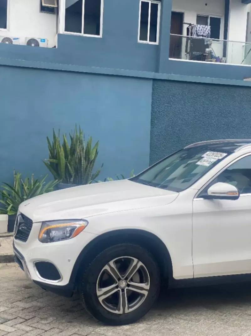 Mercedes-Benz GLC 300   - 2017