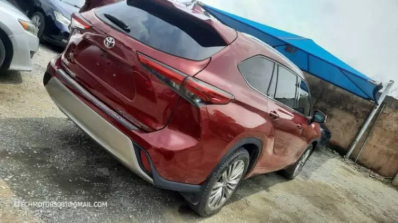 Toyota Highlander   - 2021