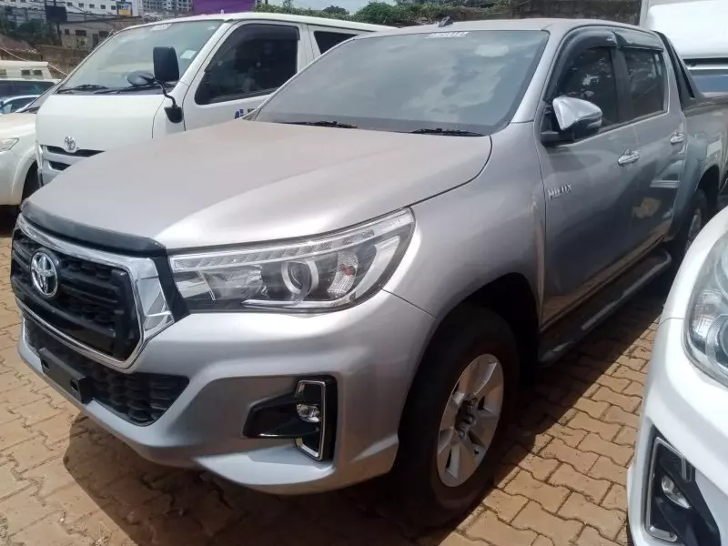 Toyota Hilux   - 2019