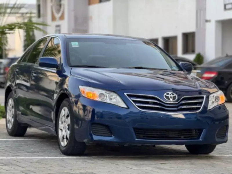 Toyota Camry   - 2011