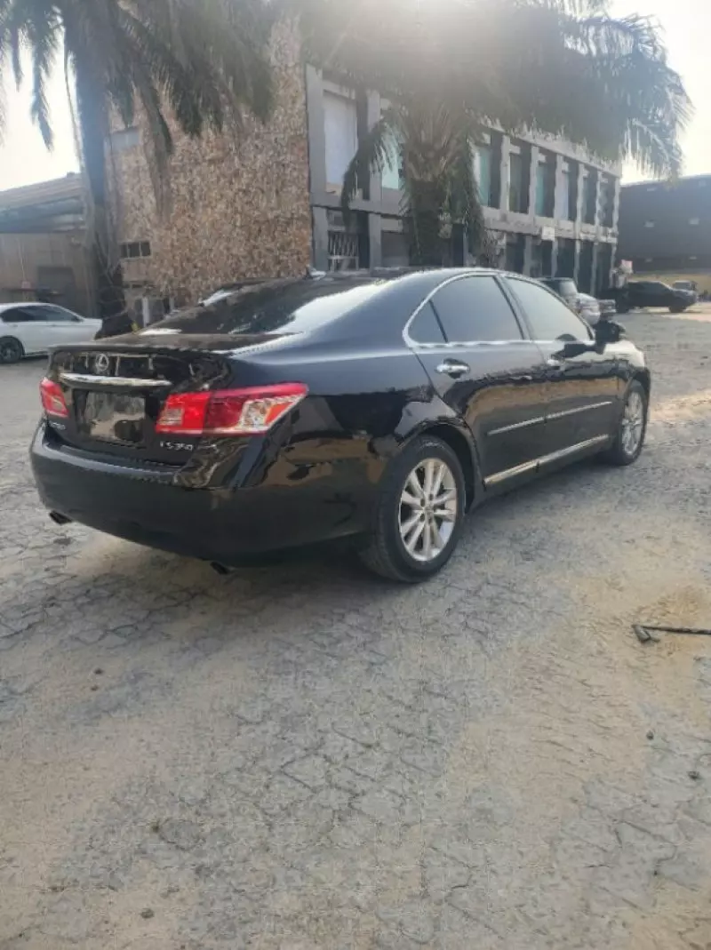 Lexus ES 350   - 2010