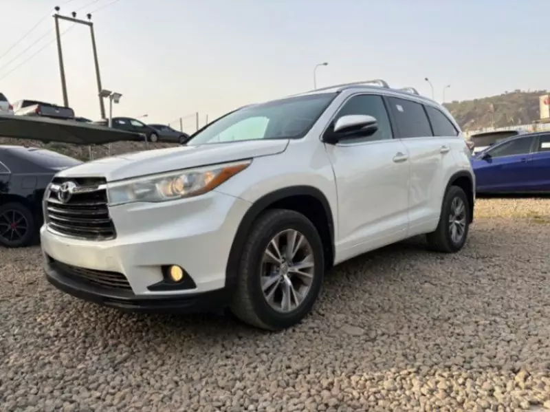 Toyota Highlander   - 2015