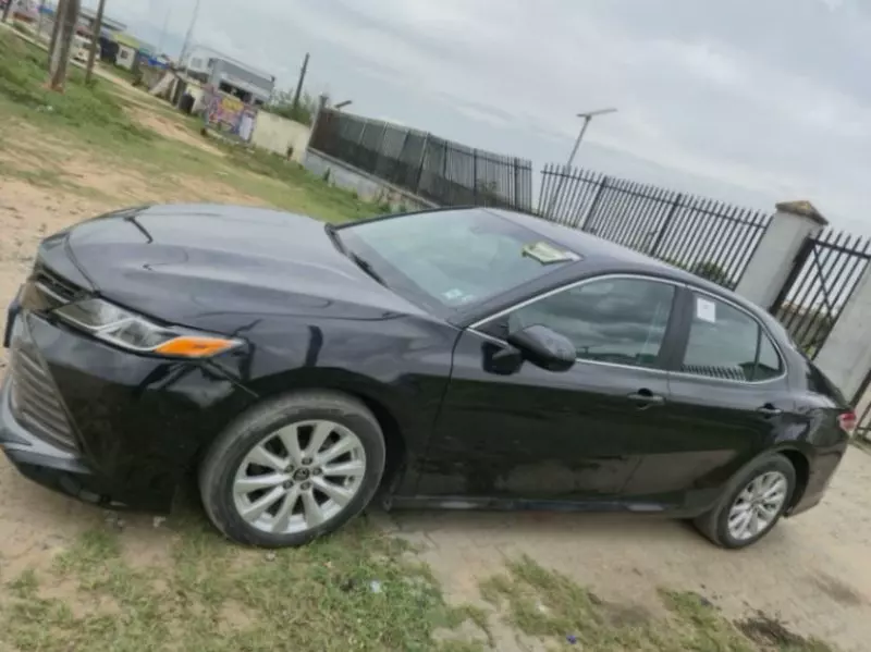 Toyota Camry   - 2018
