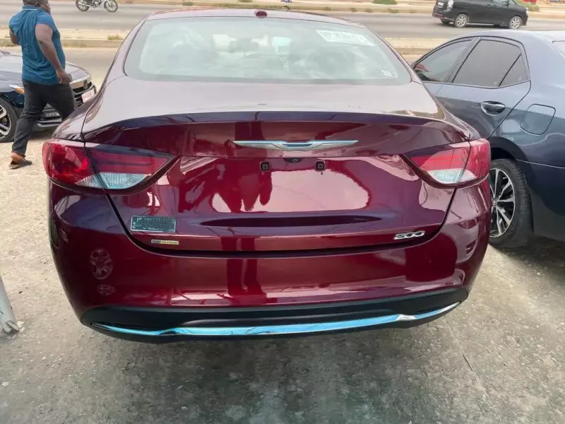 Chrysler 200   - 2015