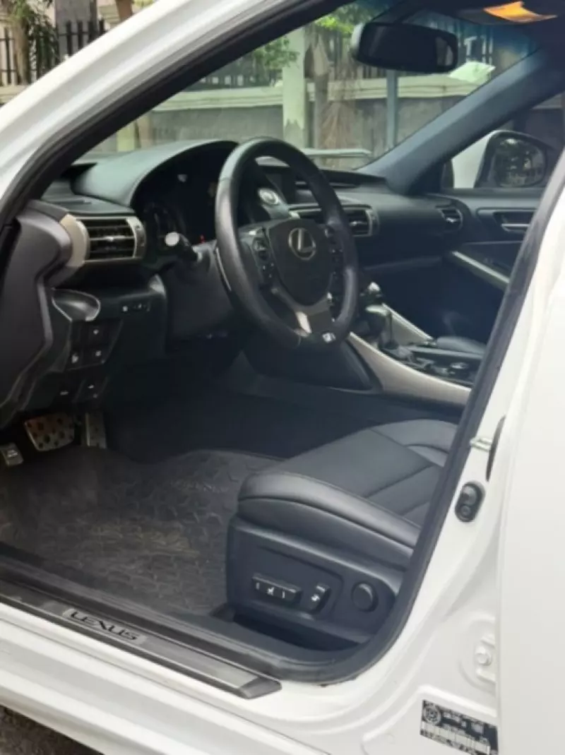 Lexus IS   - 2014