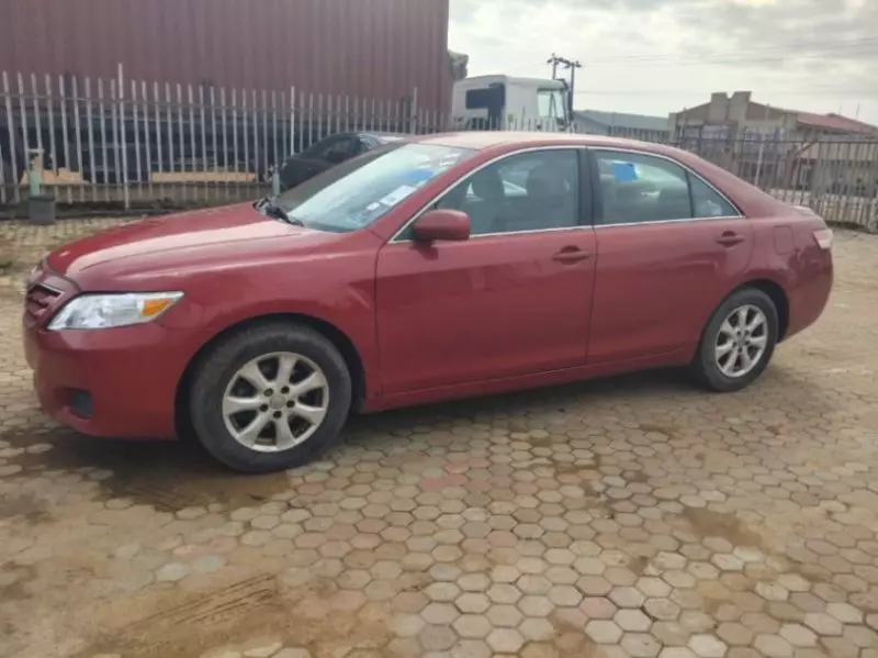 Toyota Camry   - 2011