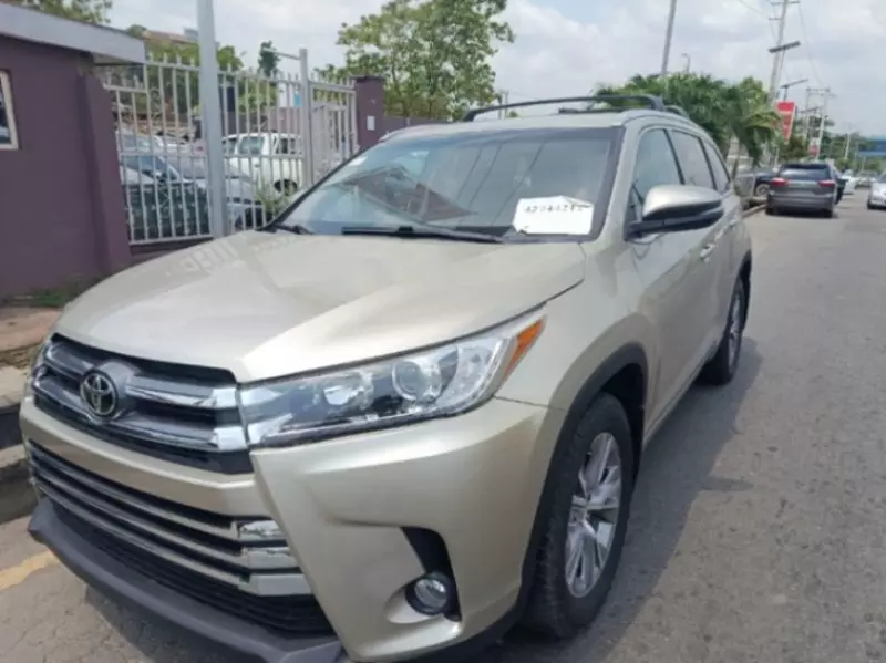 Toyota Highlander   - 2014