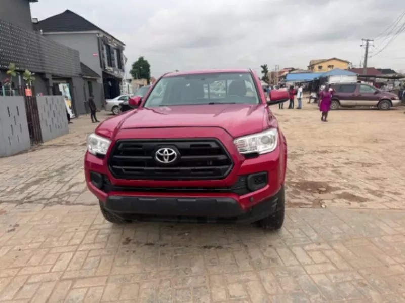 TOYOTA Tacoma   - 2017