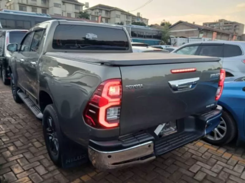 Toyota Hilux   - 2020
