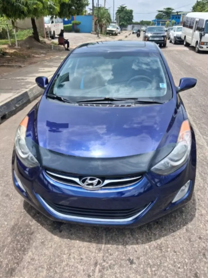 Hyundai Elantra   - 2011