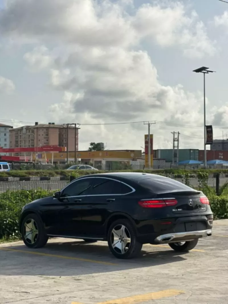 Mercedes-Benz GLC 300   - 2017