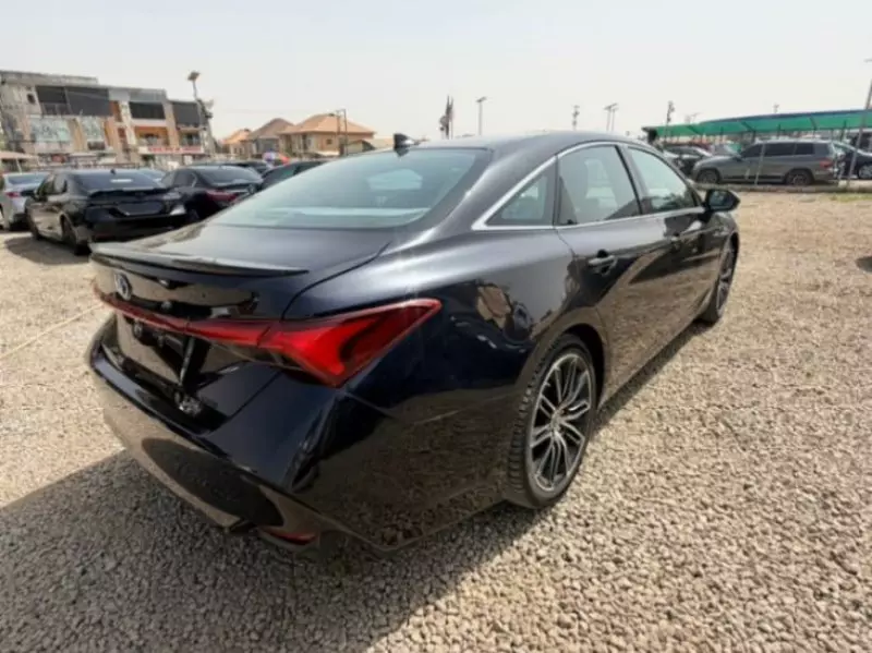 Toyota Avalon   - 2019