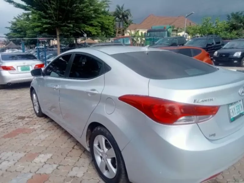 Hyundai Elantra - 2013