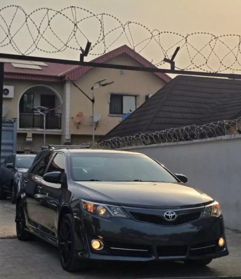 Toyota Camry   - 2012
