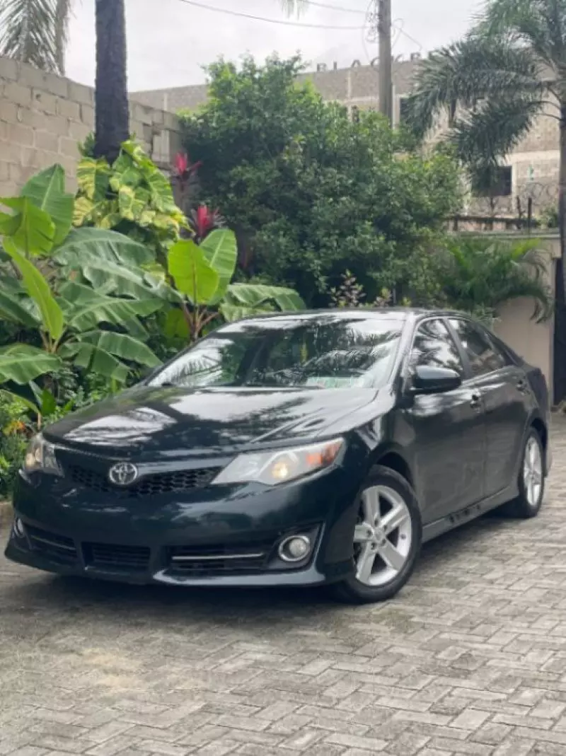 Toyota Camry - 2012
