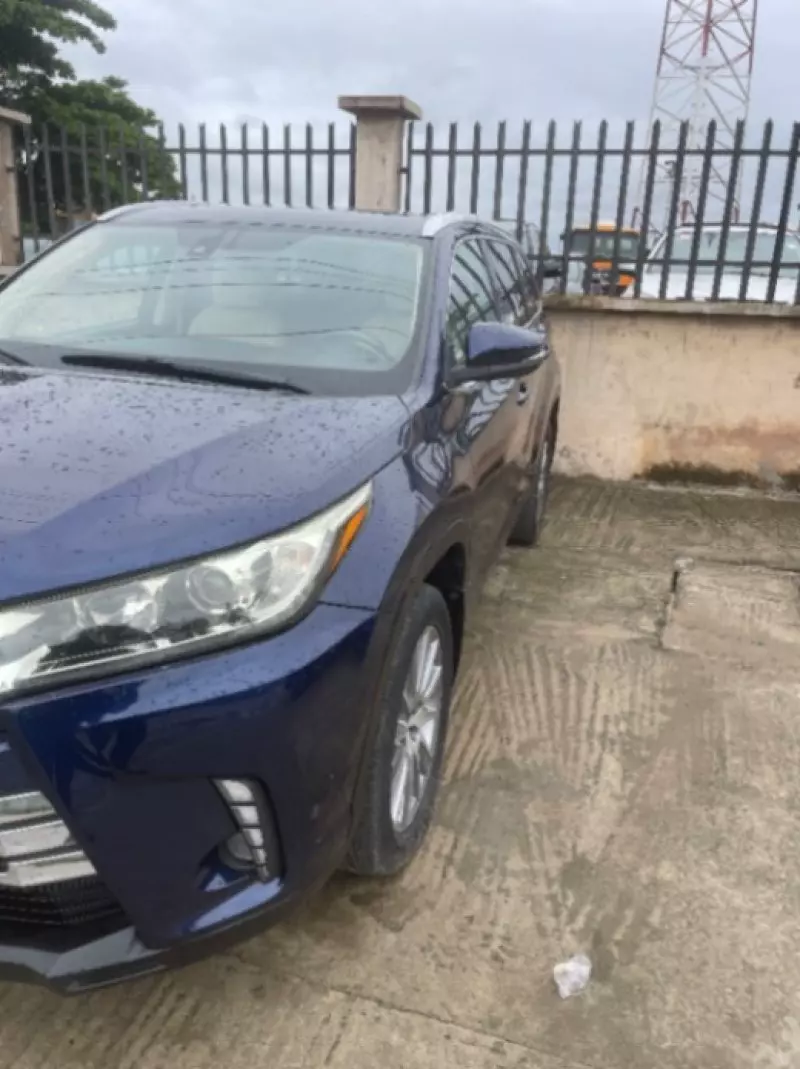 Toyota Highlander   - 2014