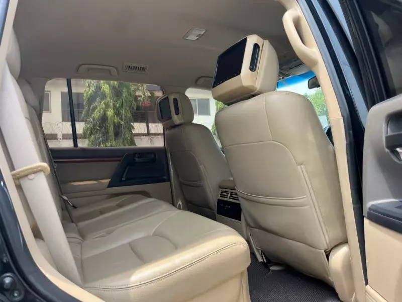 Toyota Landcruiser   - 2015