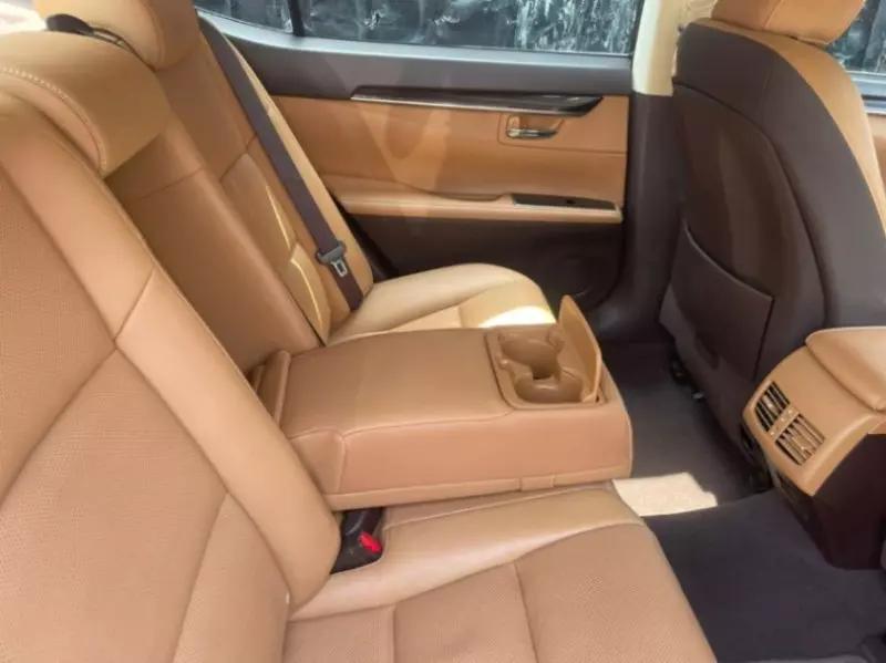 Lexus ES   - 2017