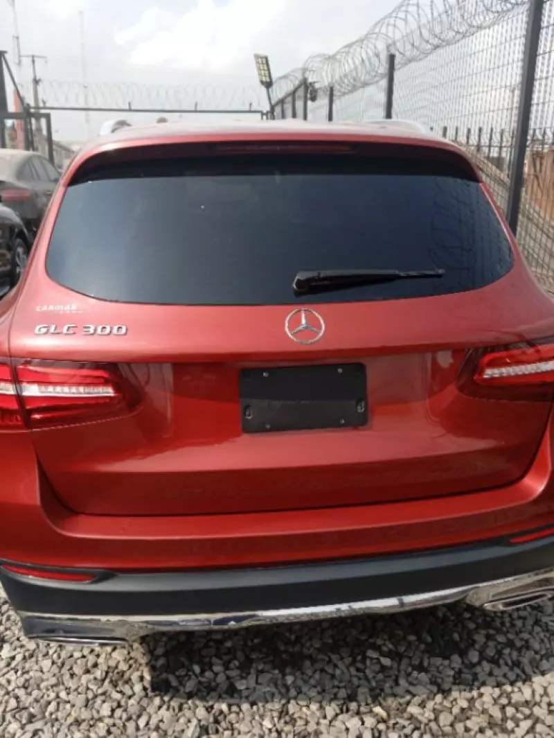 Mercedes-Benz GLC 300   - 2017