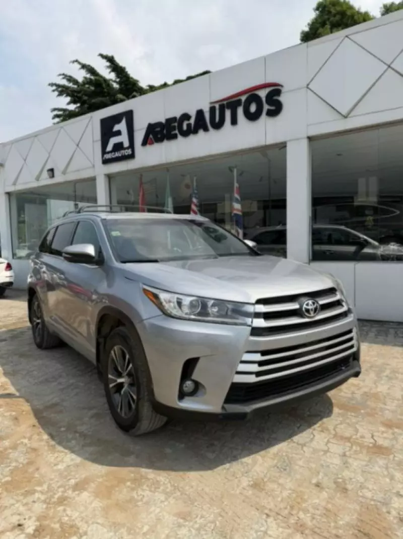 Toyota Highlander   - 2016