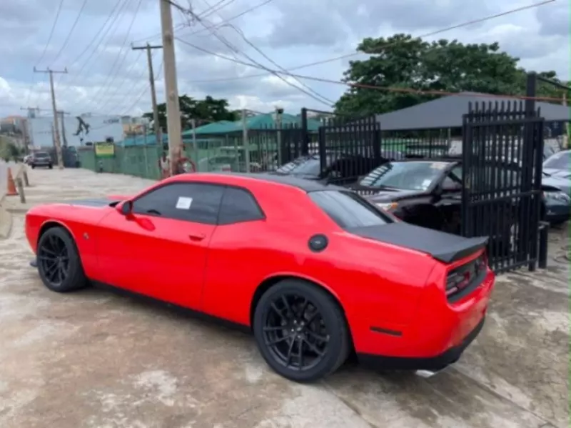 Dodge Challenger   - 2020